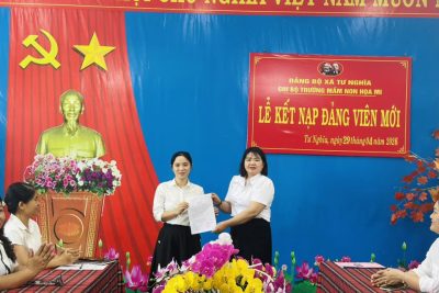 CHI BỘ TRƯỜNG MẦM NON HOẠ MI TỔ CHỨC LỄ KẾT NẠP ĐẢNG VIÊN ĐỖ THỊ NHƯ CẨM