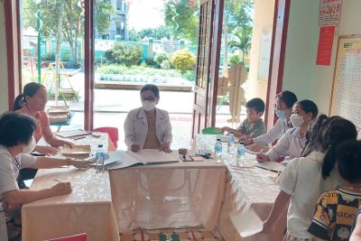 Công tác phối hợp với trạm Y tế thị trấn La Hà khám sức khoẻ cho học sinh đầu năm. Năm học 2023-2024